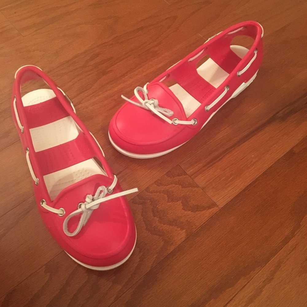 Crocs size 6 wide